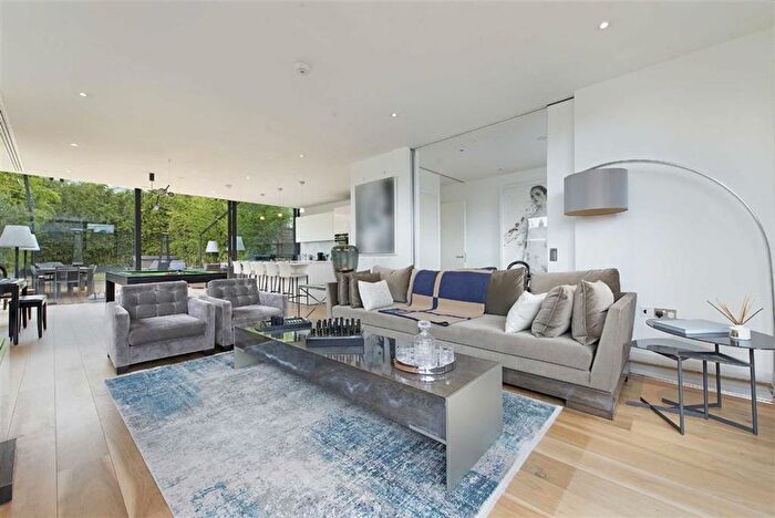 3 Bedroom Flat To Rent In Peter Street, London, W1F