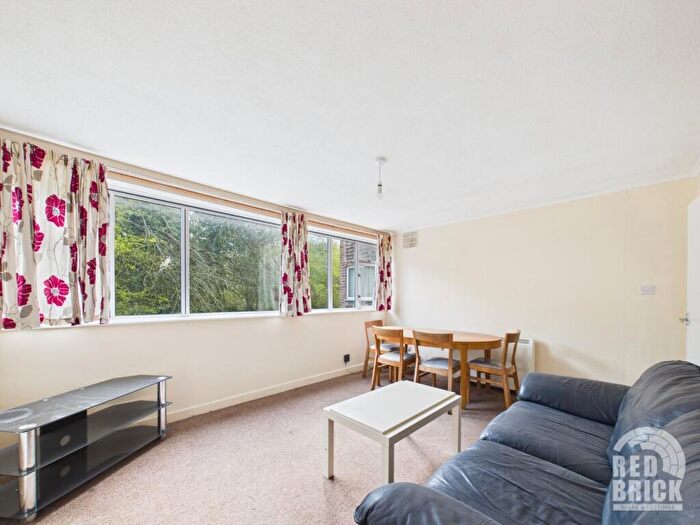 2 Bedroom Flat To Rent In Balmoral Close, Coventry, CV2