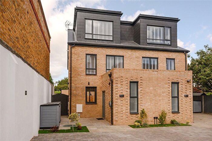 4 Bedroom Property To Rent In Lime Court, Lime Grove, KT3