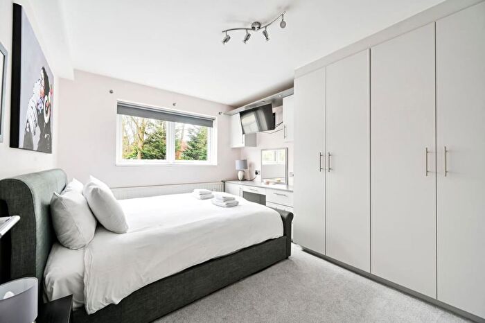 2 Bedroom Flat To Rent In Claydon House, Holders Hill Road, London Ls, Uk, London, NW4