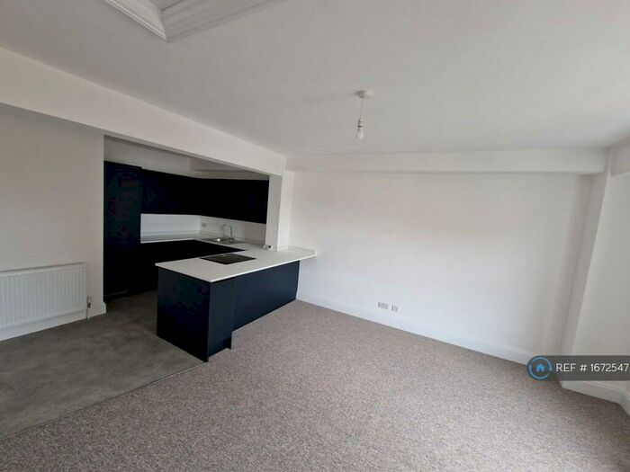 2 Bedroom Penthouse To Rent In Second Floor, Redland, Bristol, BS6