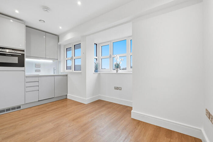 1 Bedroom Apartment For Sale In London Road, Romford, RM7