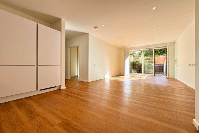 3 Bedroom Flat To Rent In Mighell Street, Brighton, BN2