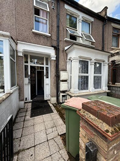 2 Bedroom Flat To Rent In Henderson Road, E7