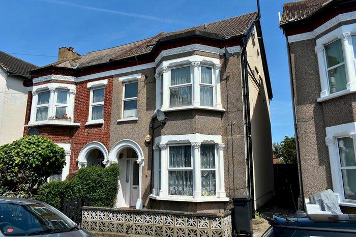 2 Bedroom Flat To Rent In Quadrant Road, Thornton Heath, CR7