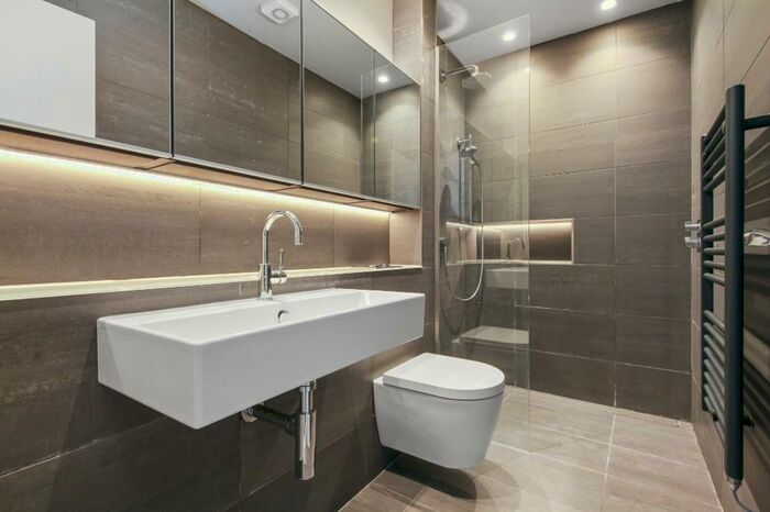 3 Bedroom Ground Flat To Rent In Crouch Hall Road, Crouch End, London, N8