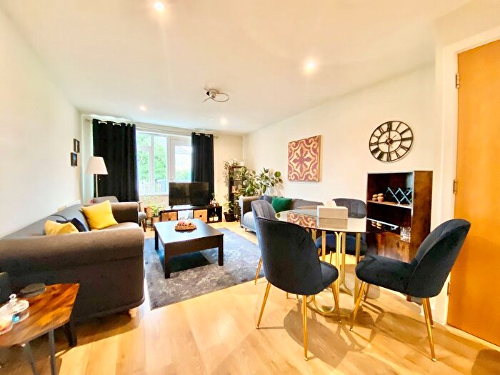 2 Bedroom Flat To Rent In Elland Close, New Barnet, EN5