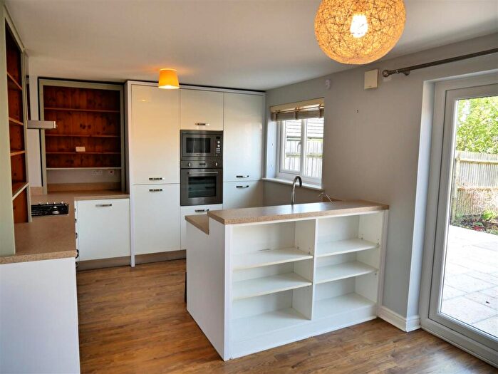 3 Bedroom Semi Detached House For Sale In York Road, Calne, SN11