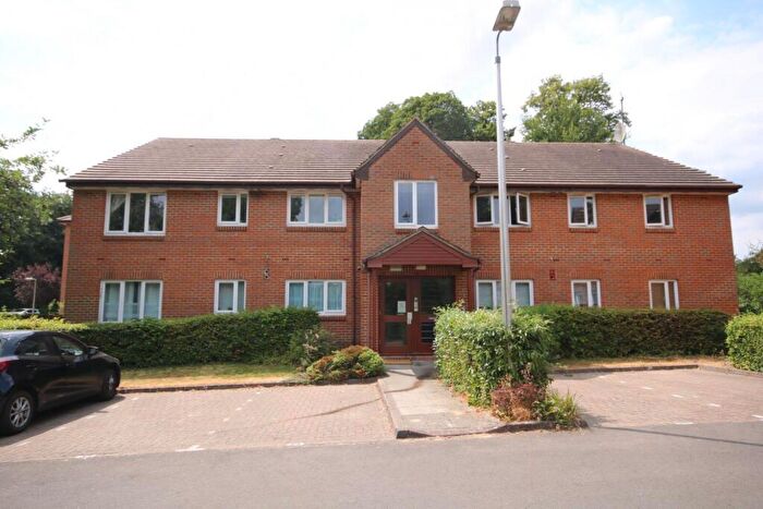 1 Bedroom Apartment For Sale In Tilebarn Close, Henley-On-Thames, Oxfordshire, RG9