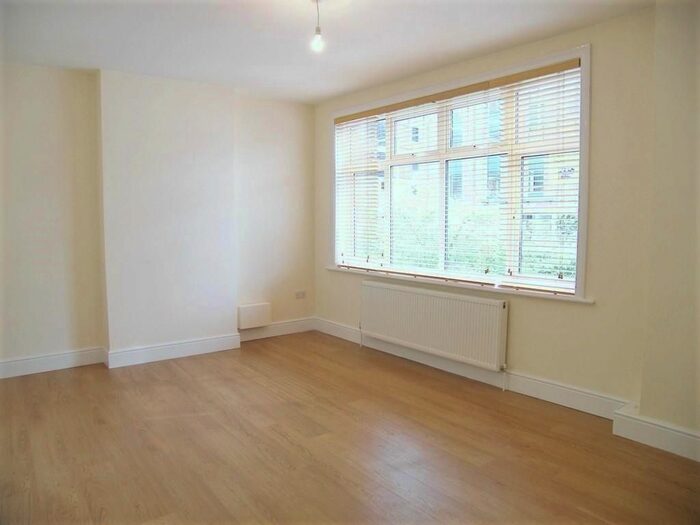 2 Bedroom Flat To Rent In London Road, Sevenoaks, Kent, TN13