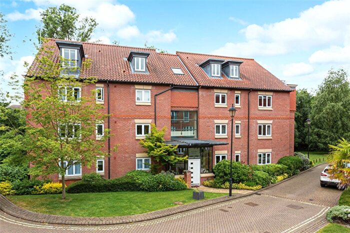 2 Bedroom Flat For Sale In The Avenue, York, North Yorkshire, YO30