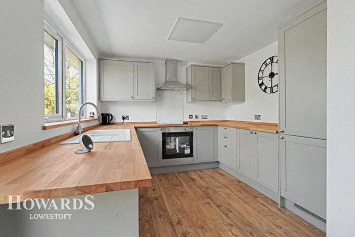 2 Bedroom Detached Bungalow For Sale In Colville Road, Lowestoft, NR33