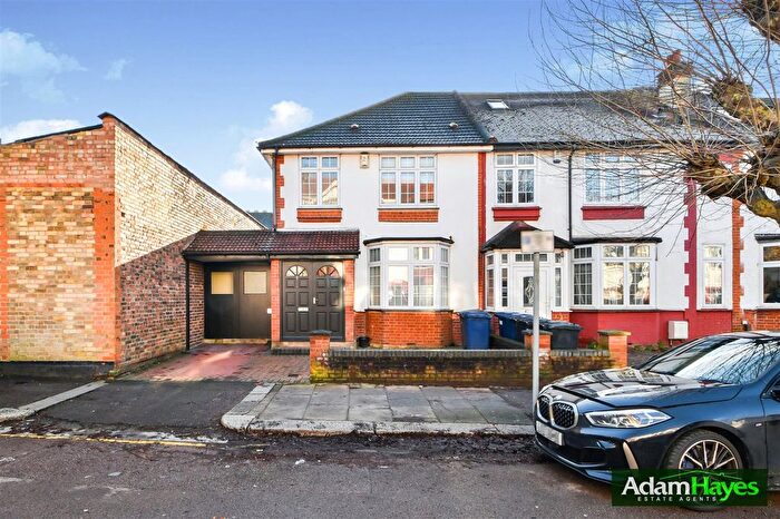 3 Bedroom End Terrace House For Sale In Woodside Grove, North Finchley, N12