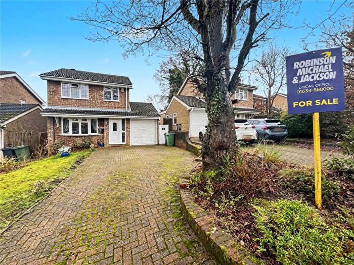 3 Bedroom Detached House For Sale In Cinnabar Close, Walderslade Woods, Kent, ME5