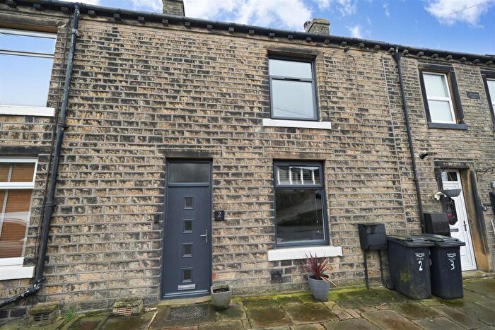2 Bedroom Terraced House For Sale In High Street, Stainland, HX4