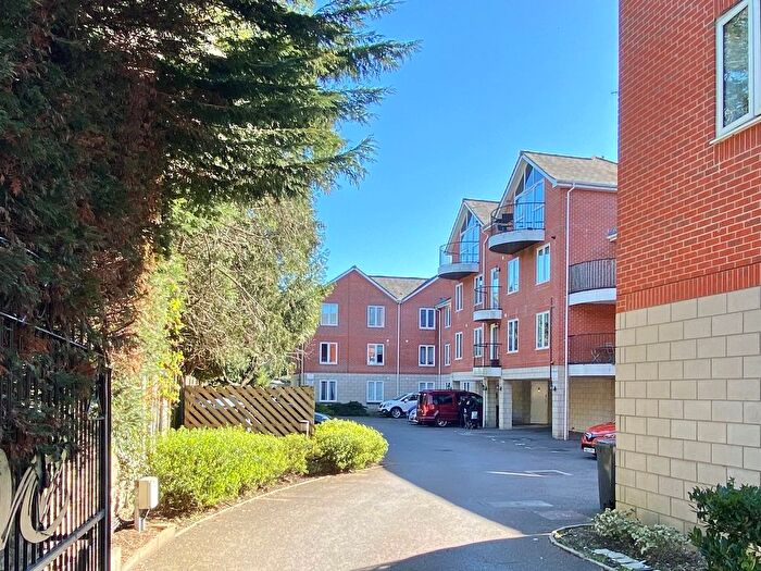 1 Bedroom Flat For Sale In Warwick Court Bournemouth Road, Lower Parkstone, BH14