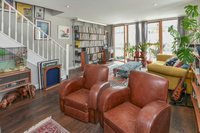3 Bedroom Flat To Rent In Paradise Park, A Lea Bridge Road, London, E5