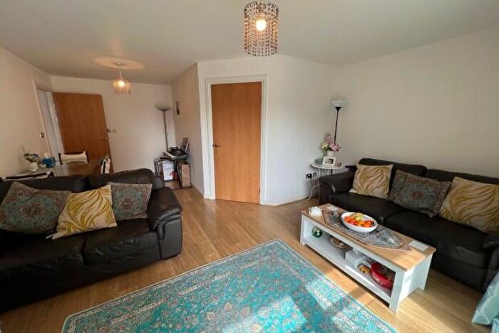 2 Bedroom Flat To Rent In Calais House Cardiff, CF10