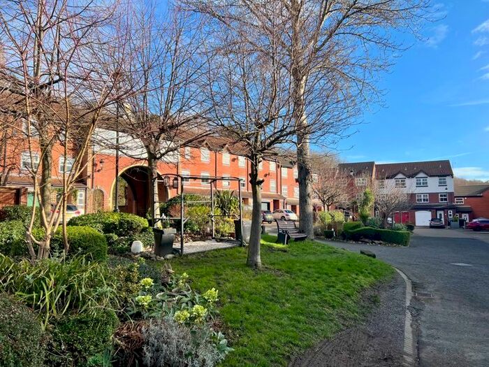 3 Bedroom Town House To Rent In Trinity Courtyard, Newcastle Upon Tyne, NE6