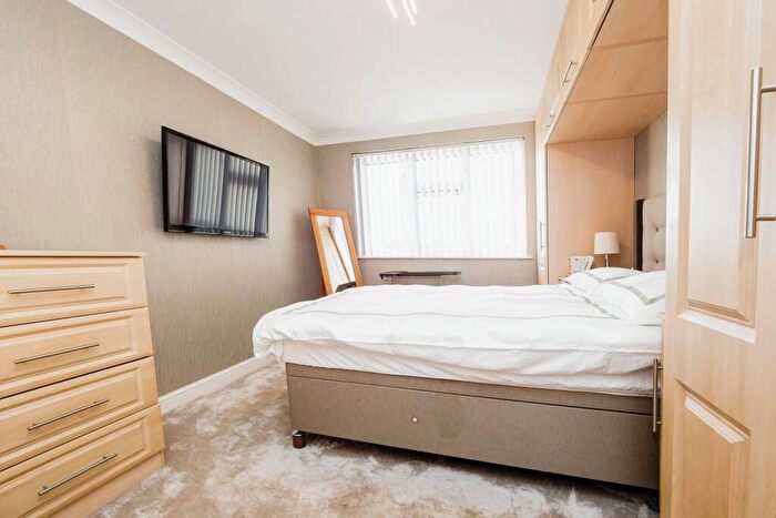 1 Bedroom Flat For Sale In Ongar Way, Rainham, RM13
