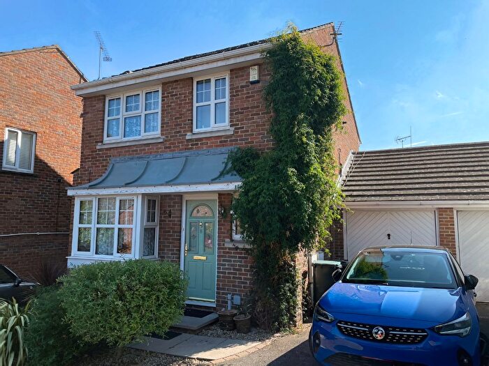 3 Bedroom Link Detached House To Rent In Barham Close, Gravesend, Kent, DA12