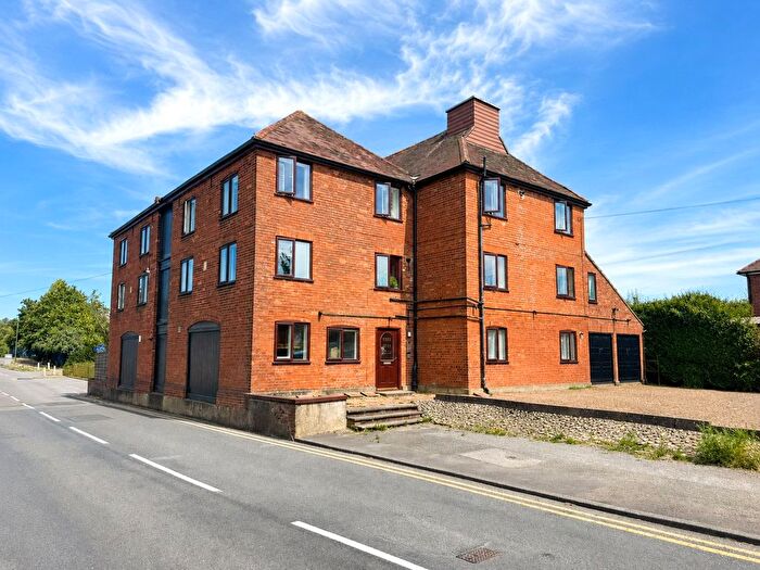2 Bedroom Flat To Rent In Weydon Lane, Farnham, Surrey, GU9