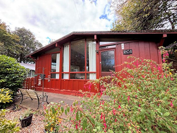 2 Bedroom Mobile/park Home For Sale In Woodlands Holiday Park, Bryncrug, LL36