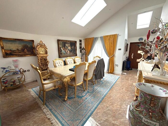 3 Bedroom Detached Bungalow For Sale In Preston Gardens, Round Green, Luton, Bedfordshire, LU2