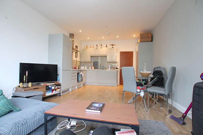 1 Bedroom Flat To Rent In Cathedral Road, Cardiff, CF11
