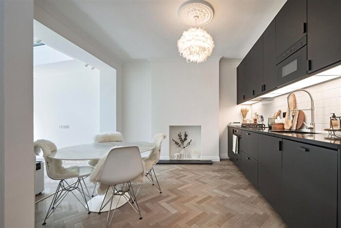 1 Bedroom Flat For Sale In Overstone Road, London, W6
