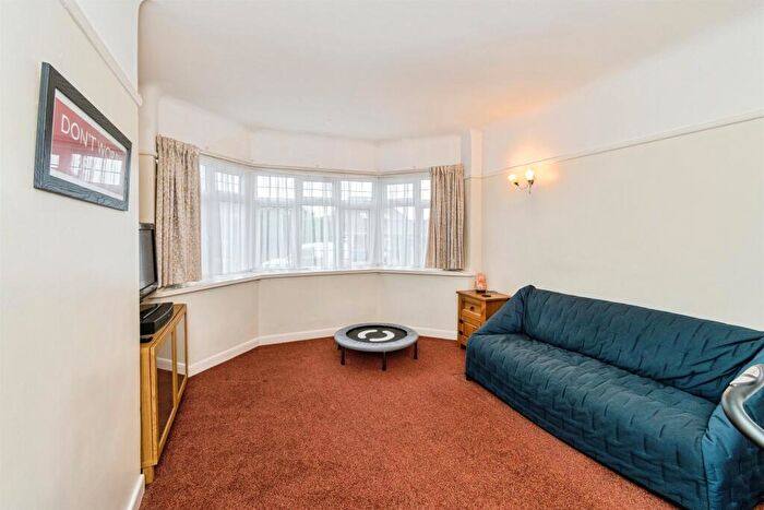 4 Bedroom Detached House For Sale In Burgess Road, Southampton, SO16