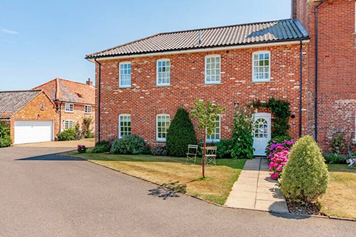 4 Bedroom Semi-Detached House For Sale In St. Georges, Wicklewood, NR18