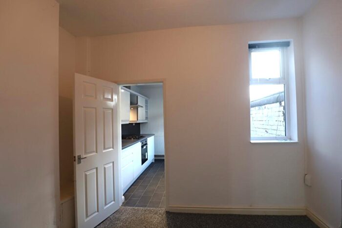 2 Bedroom End Of Terrace House To Rent In Elphinstone Road, Stoke-on-Trent, ST4