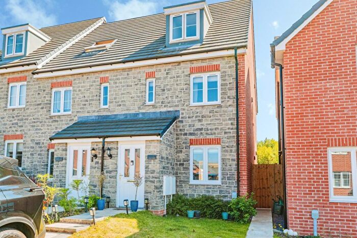 3 Bedroom Town House For Sale In Clos Y Cornicyll, Llanilid, Pontyclun, CF72