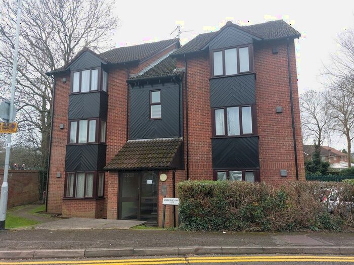 Studio To Rent In Amberley Way, Uxbridge, UB10