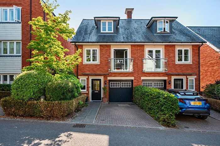3 Bedroom Town House For Sale In Greyford Close, Leatherhead, KT22