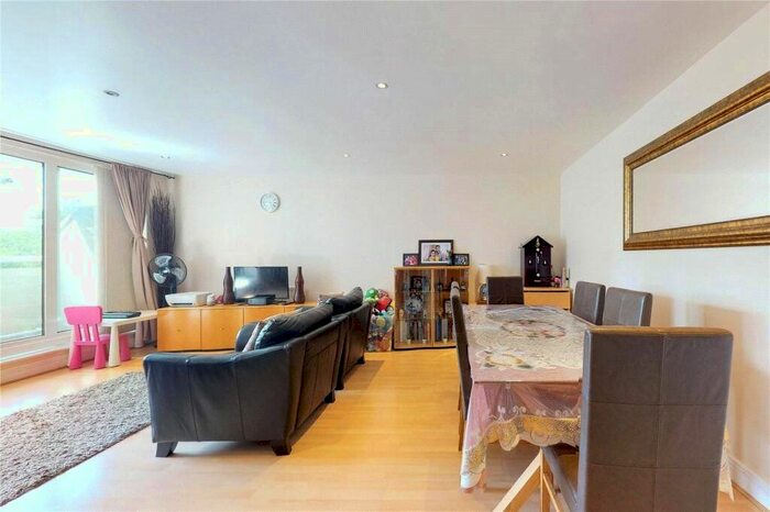2 Bedroom Flat To Rent In Wards Wharf Approach, Silvertown, E16