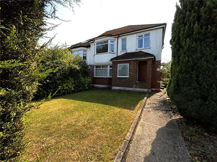 2 Bedroom Property For Sale In Russell Lane, London, N20