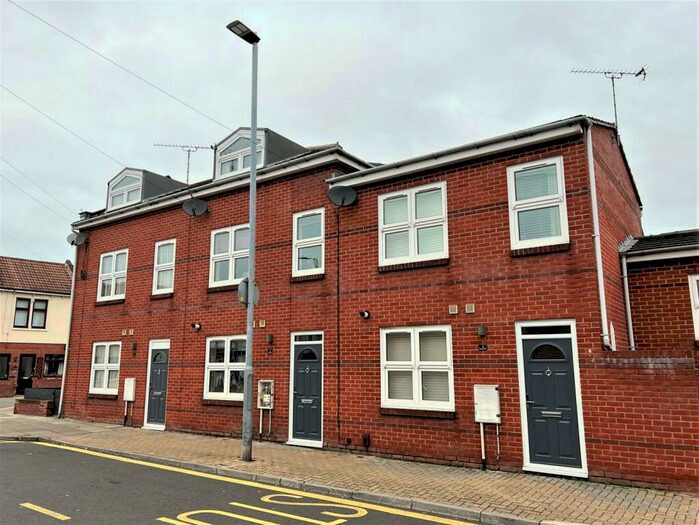 2 Bedroom Town House To Rent In Wheatlands Row, PO4