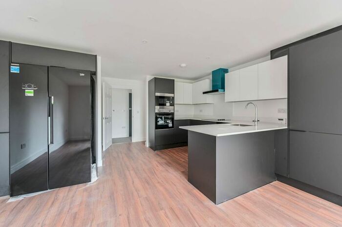 2 Bedroom Flat To Rent In Peckham Rye, Peckham Rye, London, SE15