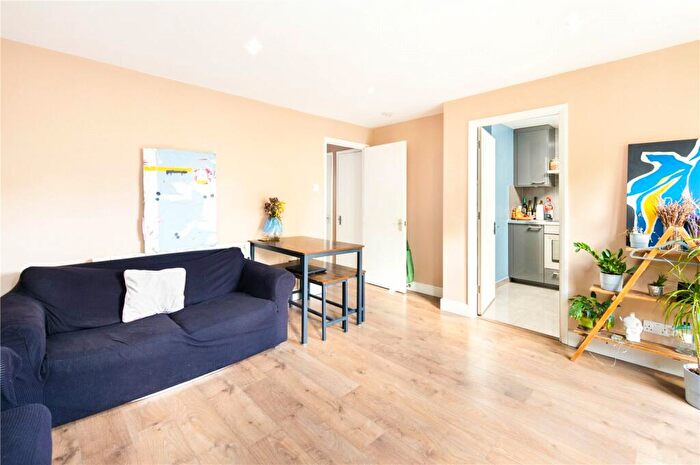 2 Bedroom Flat For Sale In Laburnum Street, London, E2