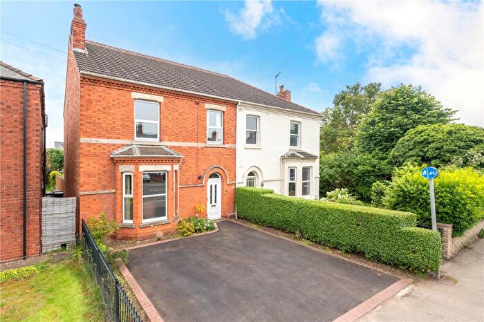 5 Bedroom Semi Detached House For Sale In Grantham Road, Sleaford, Lincolnshire, NG34