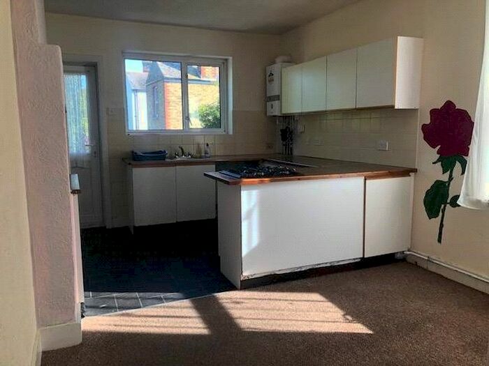 2 Bedroom Flat To Rent In Station Road, Birchington, Kent, CT7