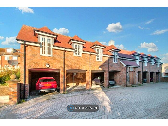 2 Bedroom Flat To Rent In Ollivers Chase, Goring-By-Sea, Worthing, BN12