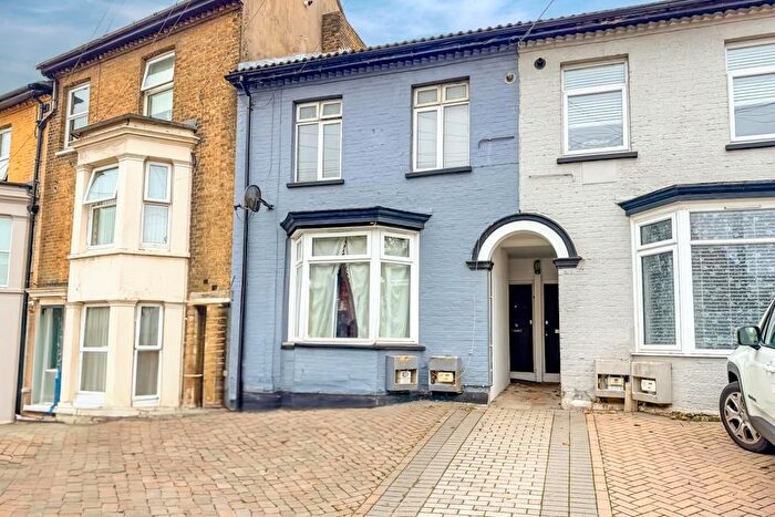 2 Bedroom Flat For Sale In Southchurch Avenue, Southend-On-Sea, SS1