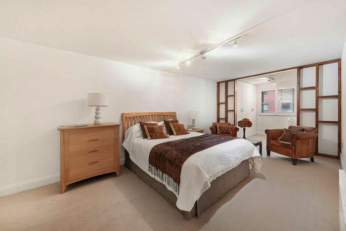 2 Bedroom Flat To Rent In Montaigne Close, Pimlico, London, SW1P