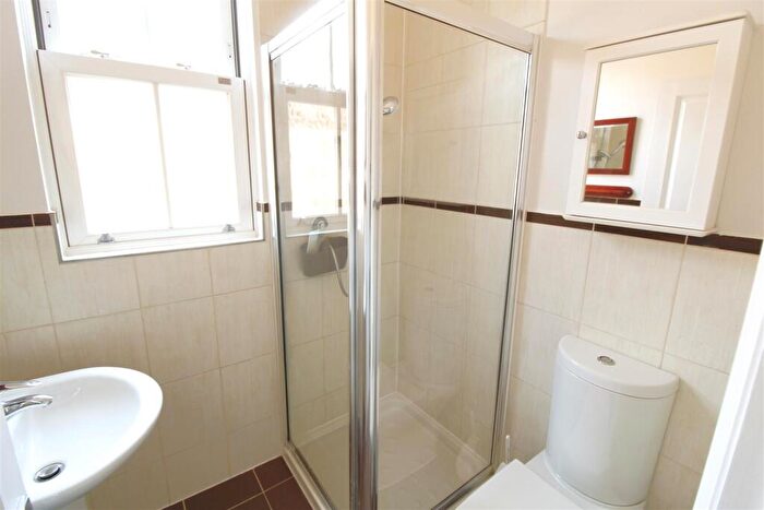 2 Bedroom Cottage To Rent In Coldharbour Road, Pyrford, GU22