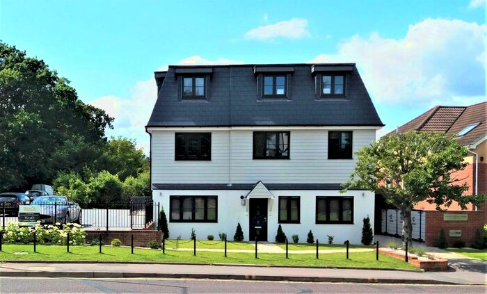 2 Bedroom Flat For Sale In London Road, Cowplain, Waterlooville, PO8