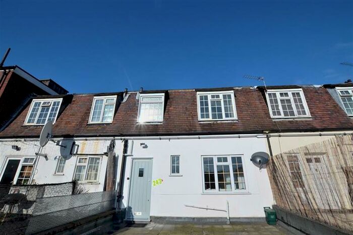 2 Bedroom Apartment To Rent In High Road, Loughton, IG10