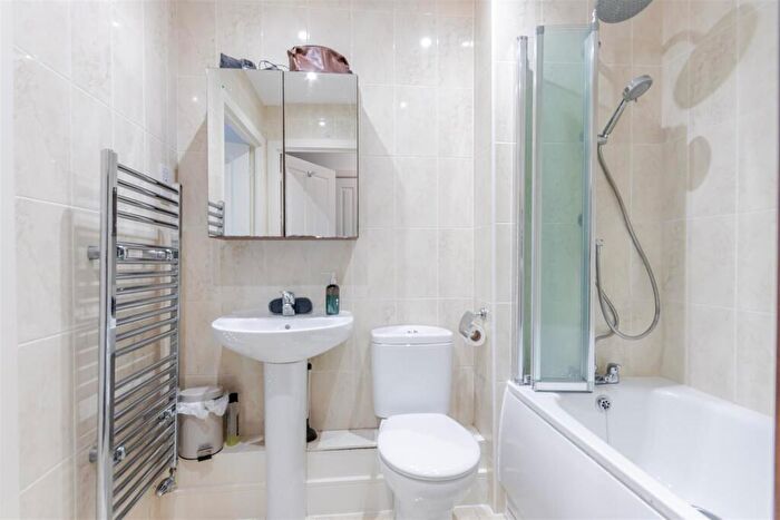 2 Bedroom Flat For Sale In Coleridge Drive, Ruislip, HA4